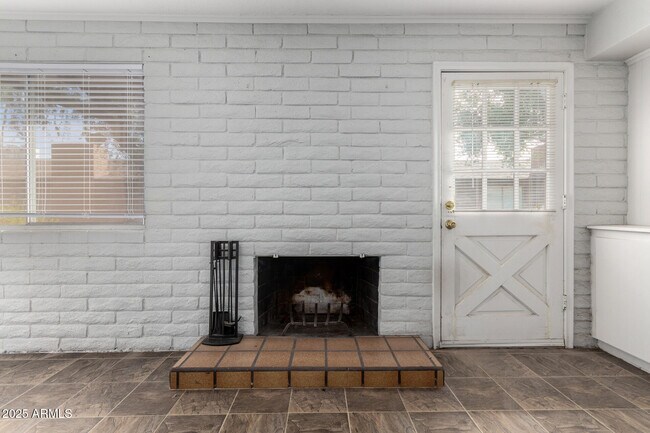 Building Photo - 3031 S Rural Rd