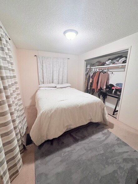 Building Photo - 795 Oak Knoll Dr