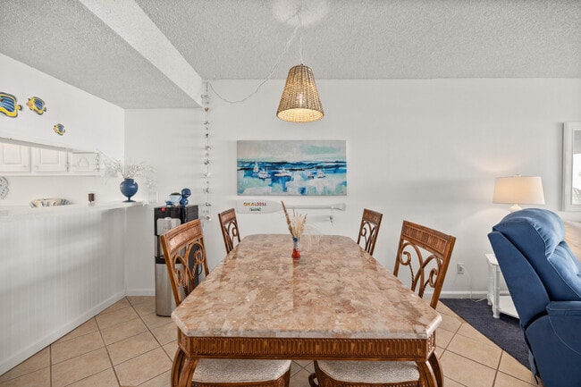 Building Photo - 909 Santa Rosa Blvd