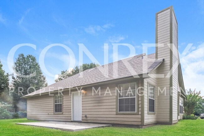 Building Photo - Two Story Contemporary 3 Bedroom in Huntsv...