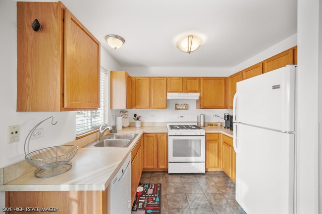 Building Photo - 632 Spring Leaf Dr