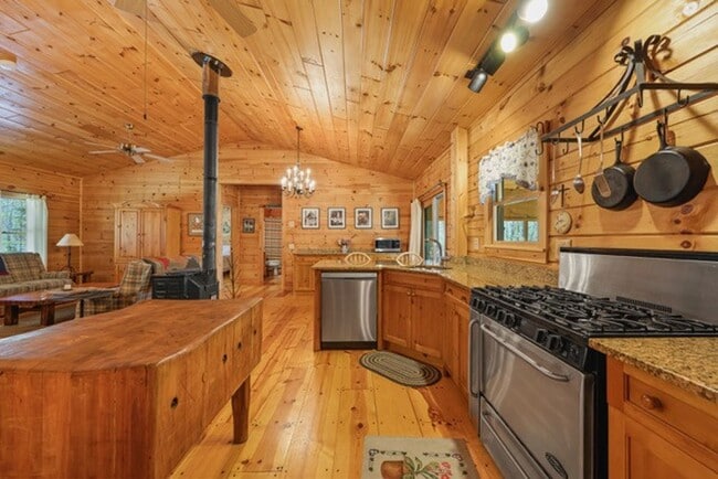 Building Photo - Peaceful Log Home Retreat – Long-Term Beck...