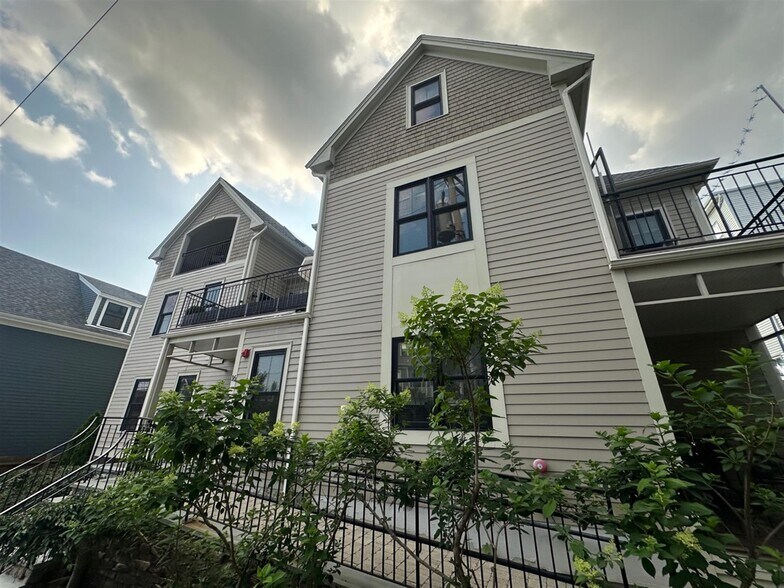 Building Photo - 22 Linden Ave