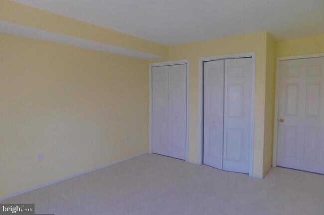 Building Photo - 5600 Bloomfield Dr