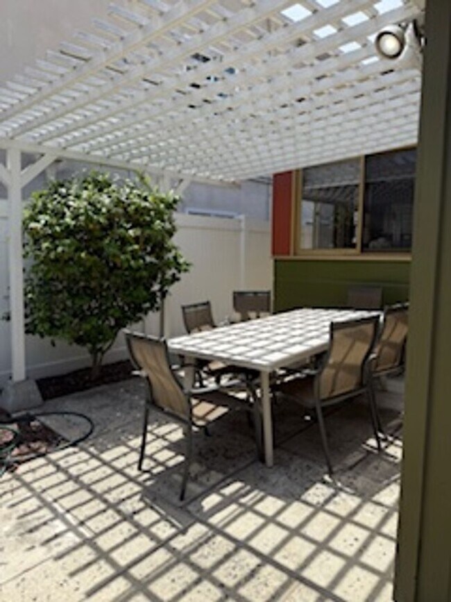 Building Photo - Beautiful Fully Furnished House in Belmont...