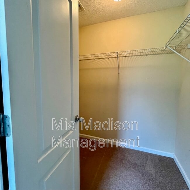 Building Photo - 275 Abigail Cir