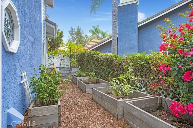 Building Photo - 405 Sand Canyon Way