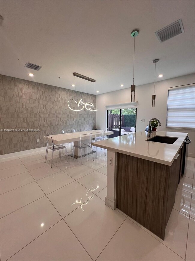 Building Photo - 10431 NW 82nd St