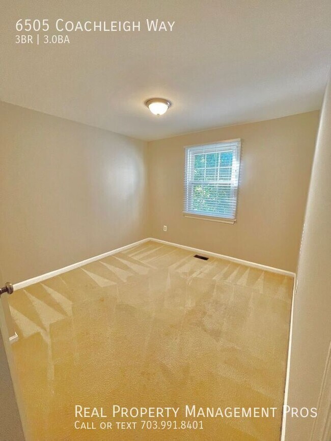Building Photo - 6505 Coachleigh Way