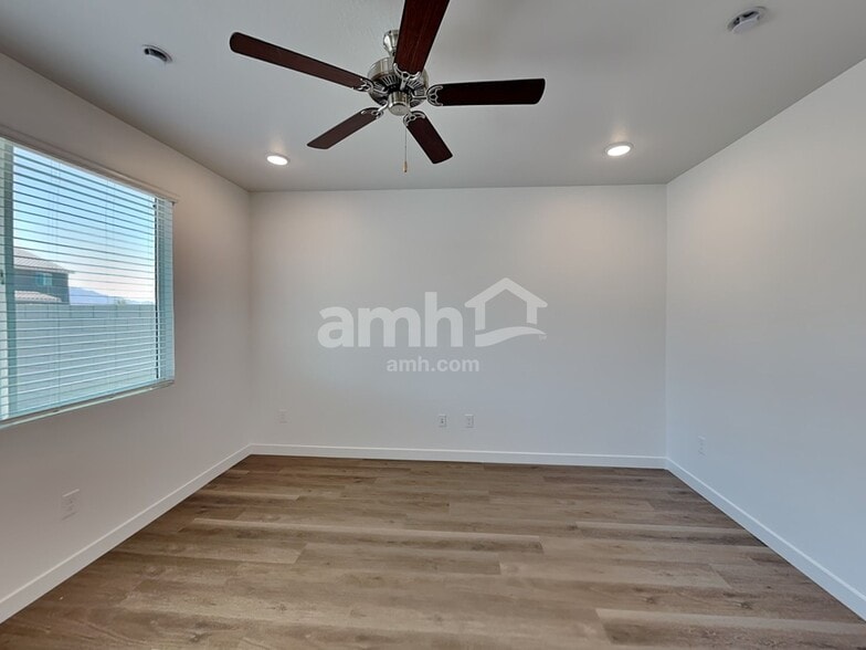 Building Photo - 9821 W Parkway Dr