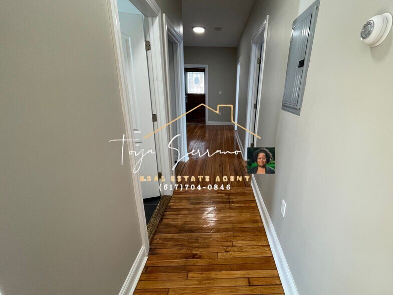 Building Photo - 11 Abbotsford St