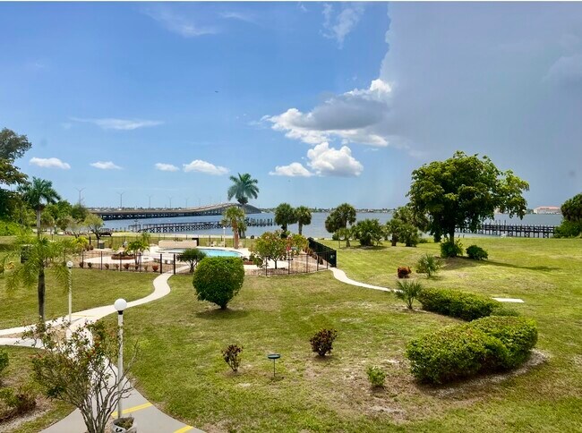 Building Photo - 12498 Riverside Dr