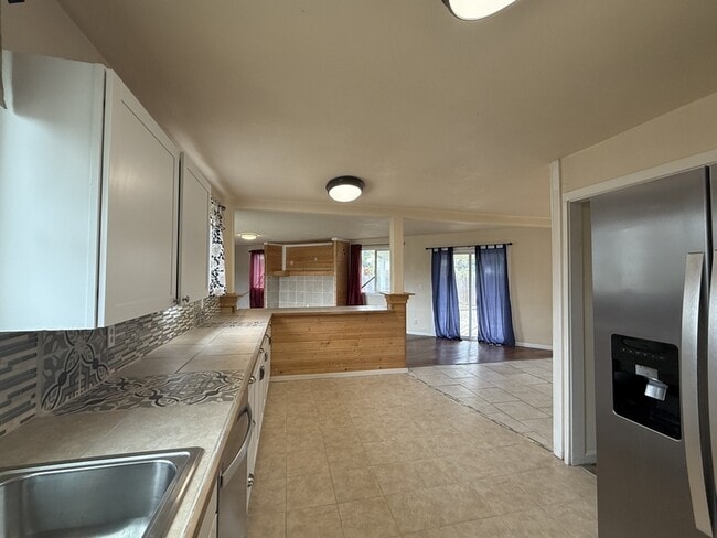 Building Photo - 2347 Cannon Ave