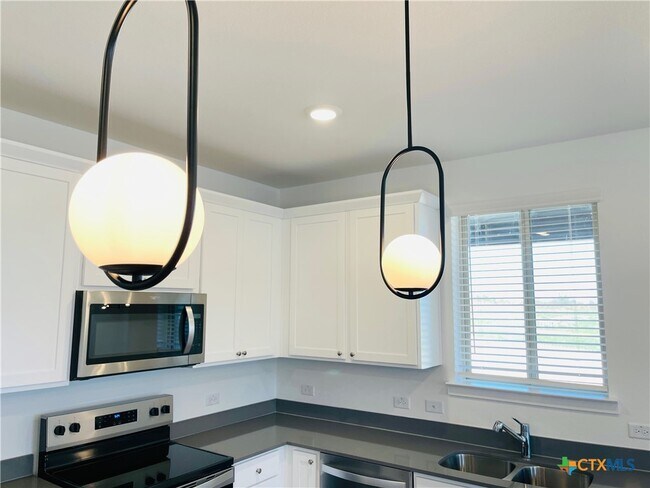 Building Photo - 914 Childress Dr