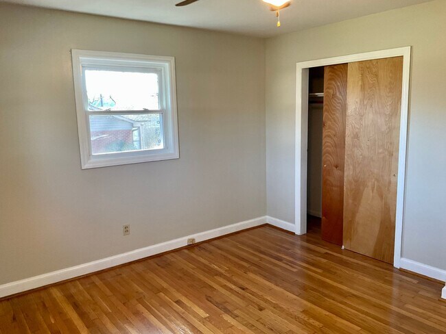 Building Photo - 1804 Country Club Rd