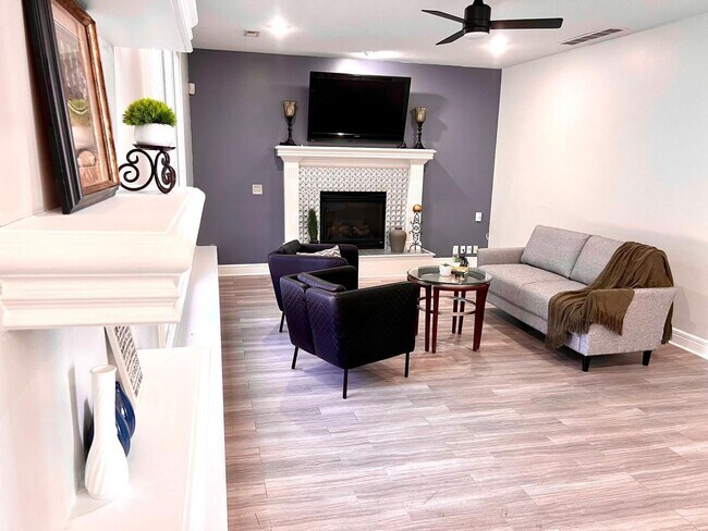 Building Photo - COMING SOON!! HUGE Northland 4 Bed 2.5 Bat...