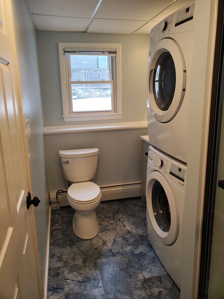 Bathroom / Laundry - 14 Rocket St