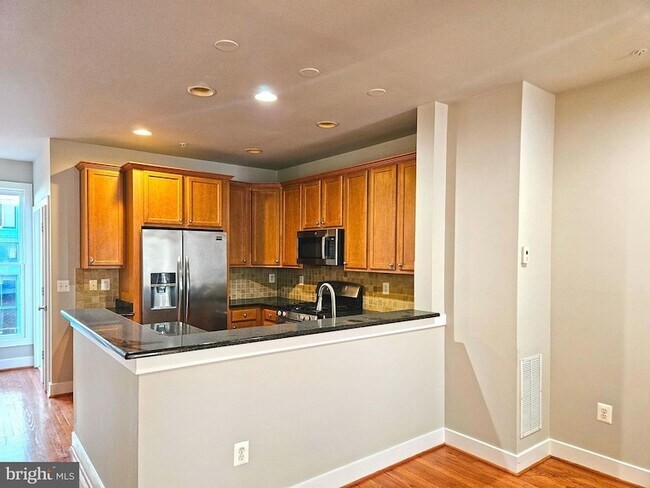 Building Photo - 12 S Regester St