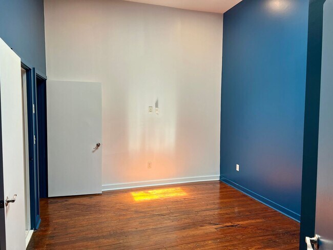 Building Photo - For Rent – Downtown Jonesboro Loft Apartment