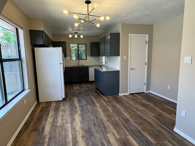 Building Photo - 2 Bedroom, 2 Bathroom Home near Tramway and Indian School