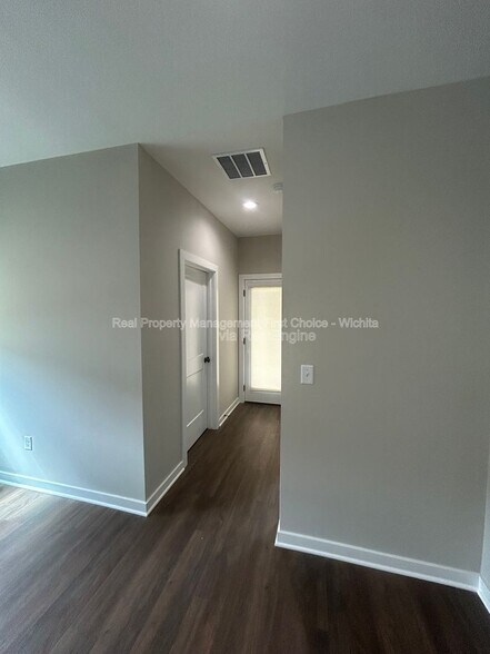 Building Photo - 1965 Cody