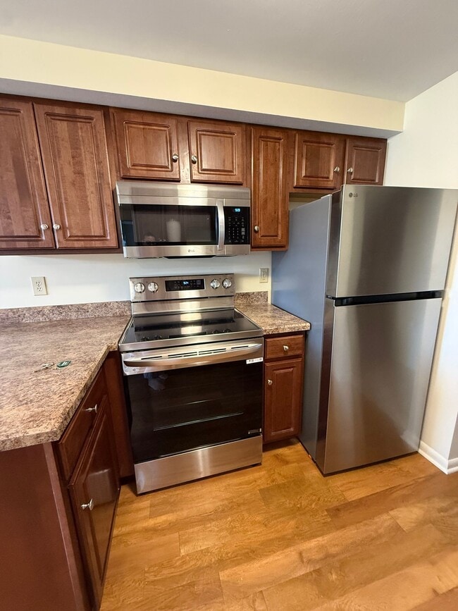 Building Photo - New Country Village