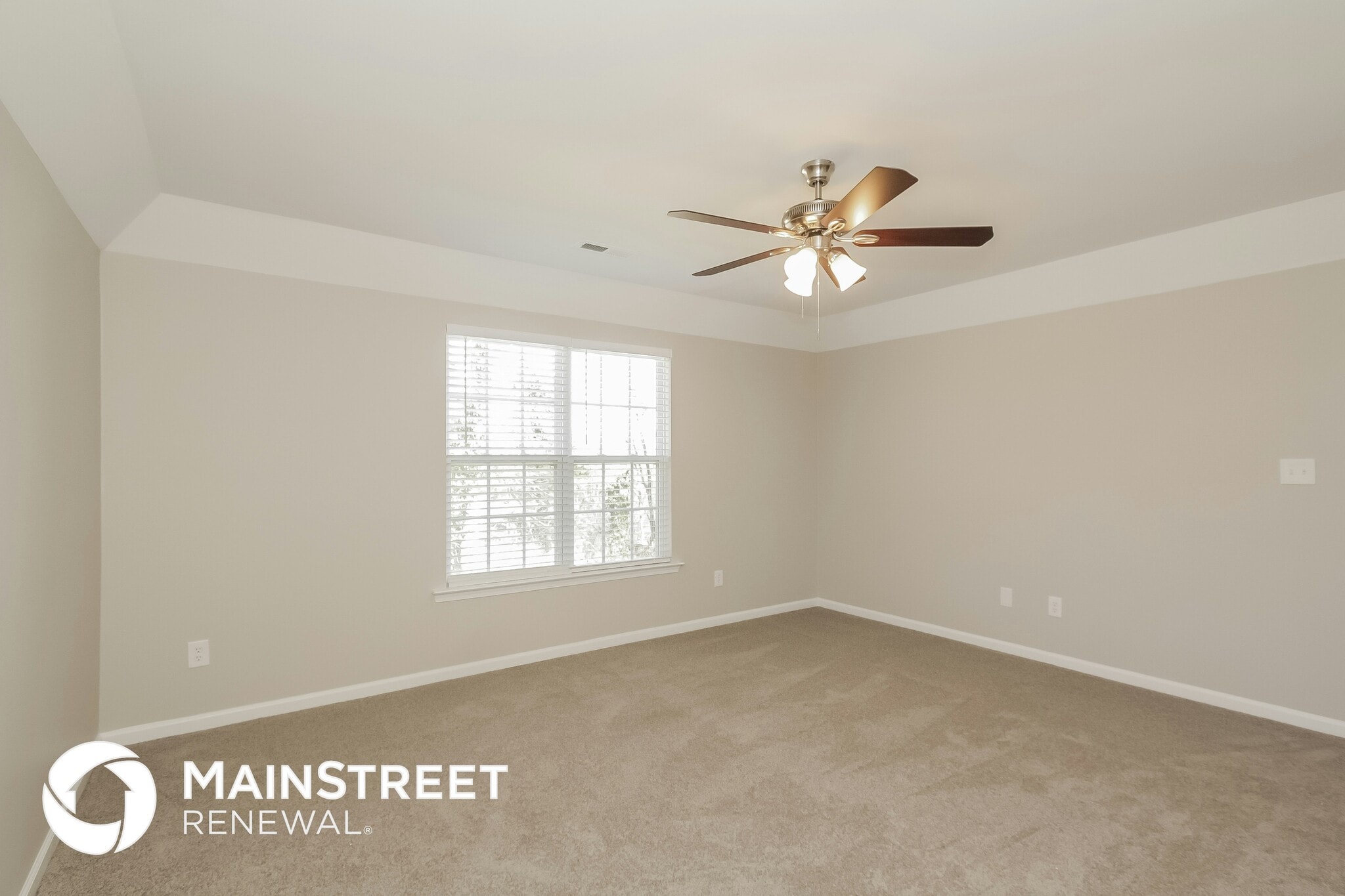 Building Photo - 1911 Elizabeth Oaks Ave