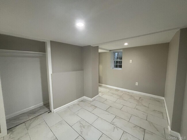 Building Photo - 245 Glenville Rd