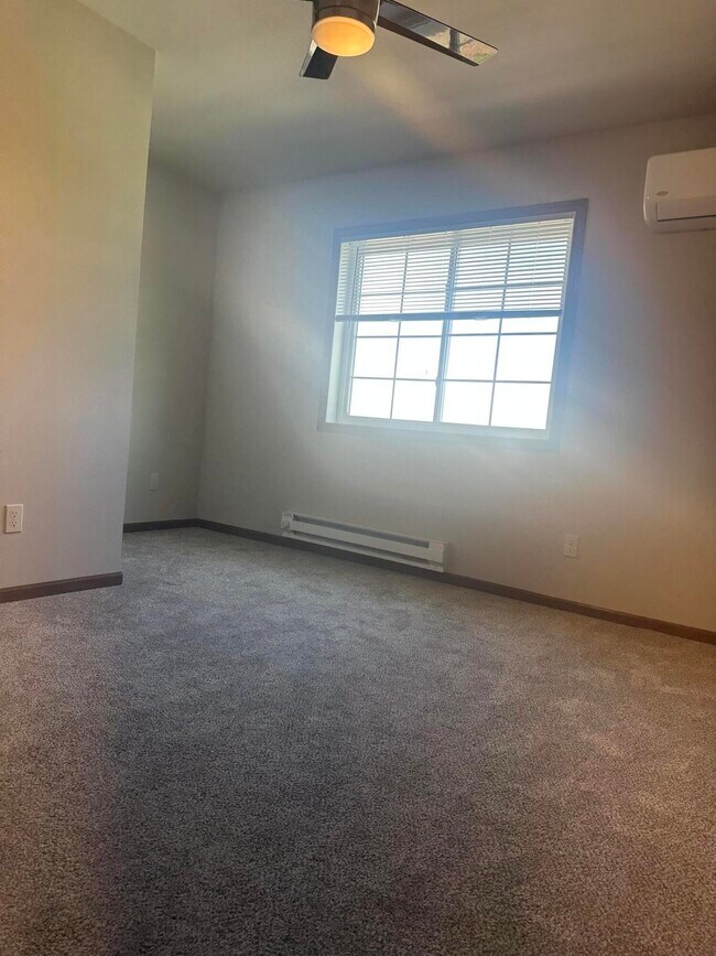 Building Photo - 1325 Hagar St