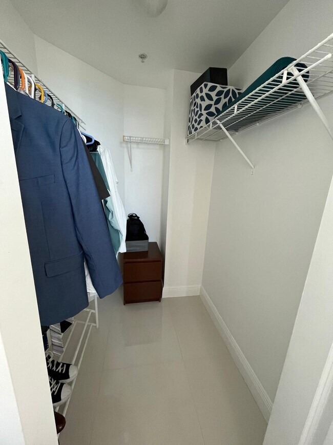 Building Photo - 7910 Harbor Island Dr