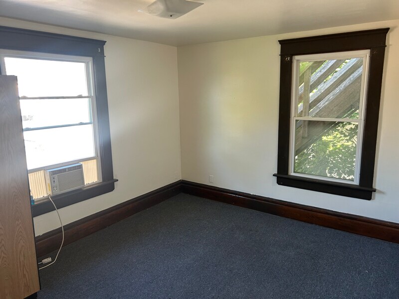 Building Photo - 485 Allyn St