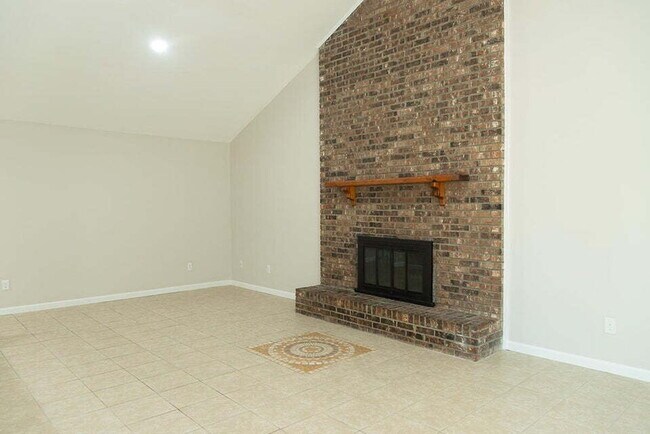 Building Photo - Coastal Charm Awaits: Cozy 3-Bedroom Home in Fort Walton Beach!