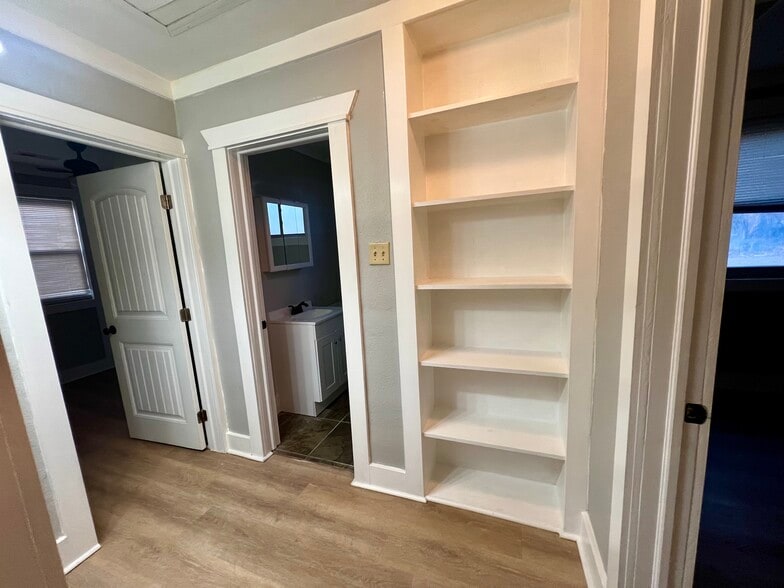 Building Photo - 307 W South St