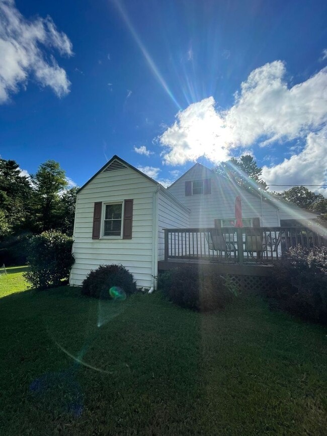 Building Photo - Quaint Country Cottage On Large Lot Near Downtown Blacksburg