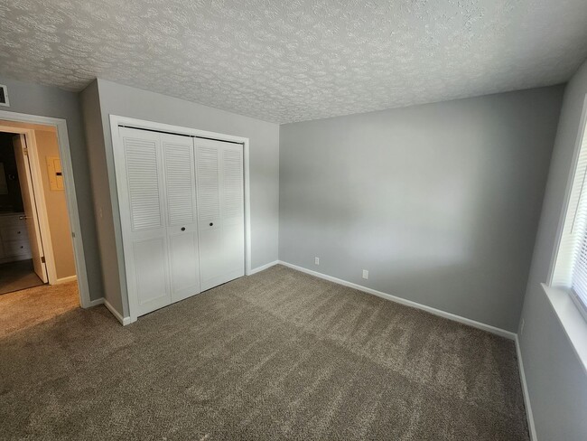 Building Photo - Beautiful 2 bedroom 1 bath 2nd floor condo...