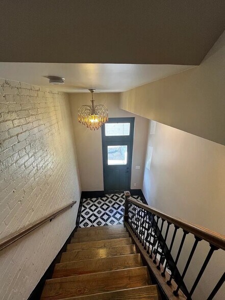 Building Photo - 230 W 6th St