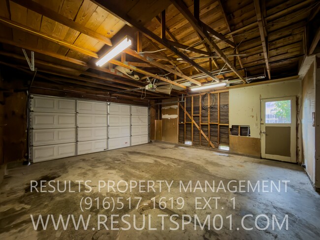 Building Photo - Beautifully Renovated 3 Bedroom Available Now