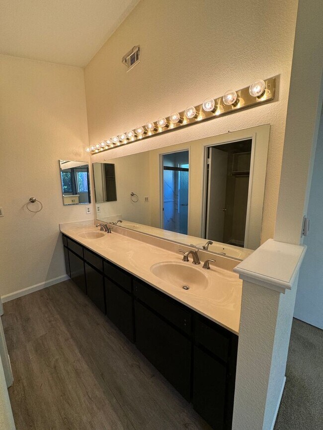 Building Photo - 1310 Puebla Way
