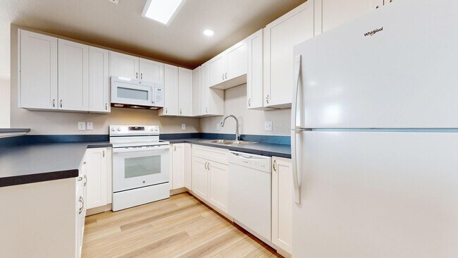 Building Photo - 2 Bed / 2 Bath Newly Renovated Apartment | Walkable Amenities in SW Loveland