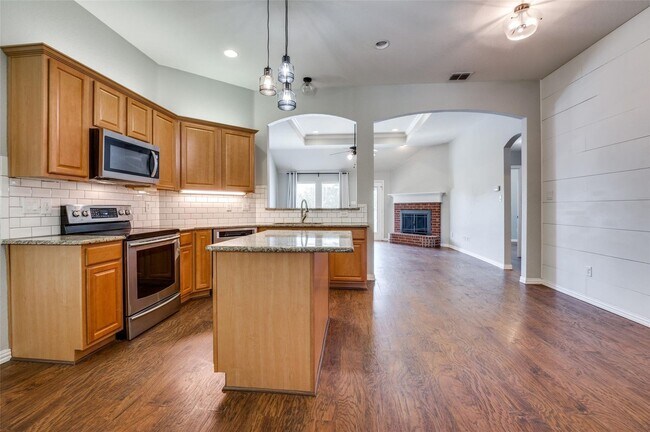 Building Photo - Amazing 3 Bed, 2 Bath Rental Available in ...