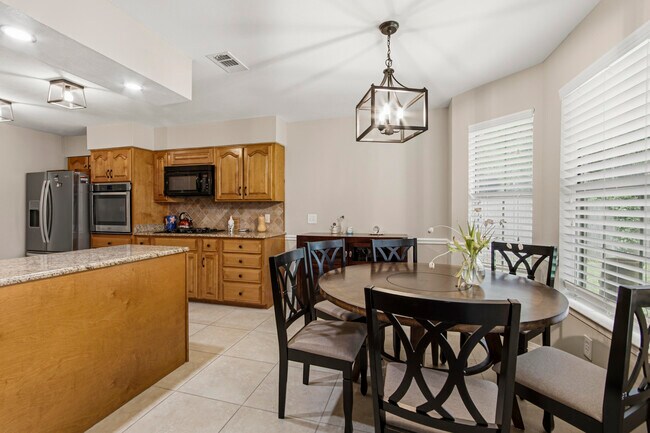 Building Photo - 855 Mande Ct