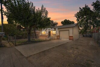 Building Photo - 527 N Lillian Ave