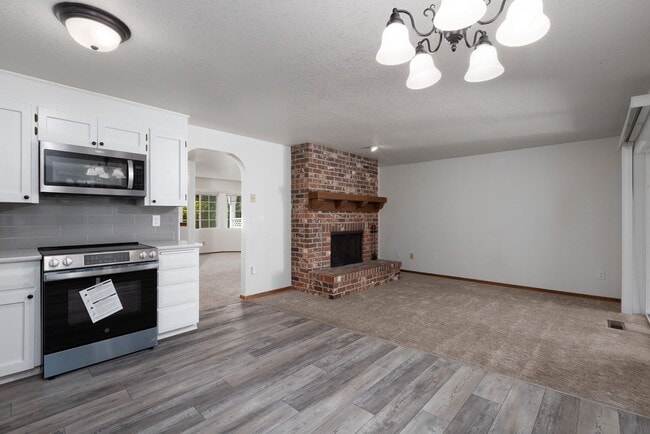 Building Photo - Charming 3-Bedroom Duplex Minutes from JBL...