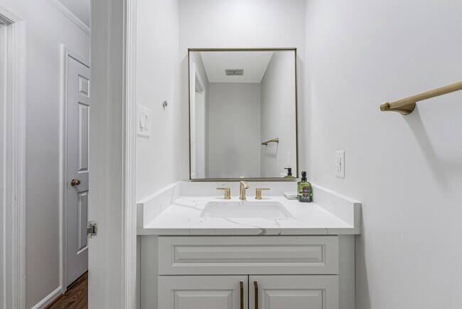 Building Photo - 8424 Holly Leaf Dr