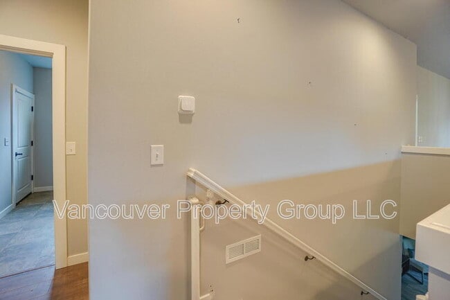 Building Photo - 2511 NE 59th St