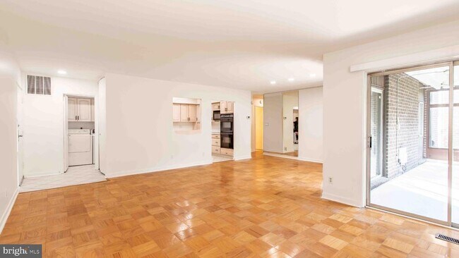 Building Photo - 29 Stonehenge Cir