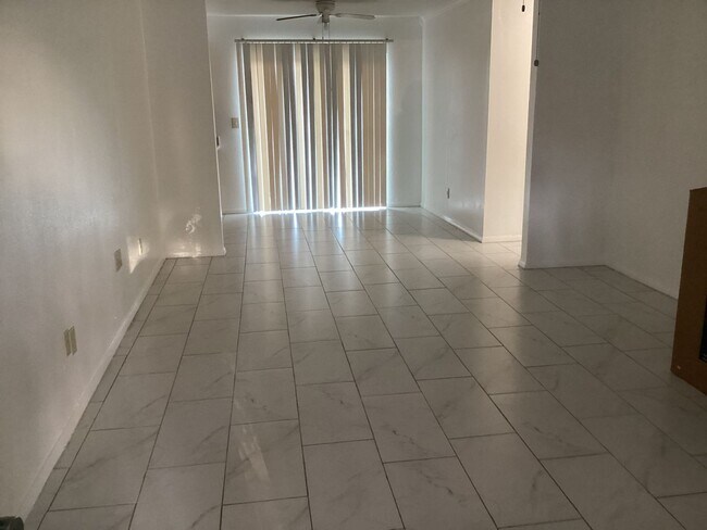 Building Photo - Apopka Duplex