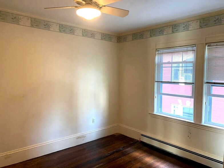 Building Photo - 449 Washington St