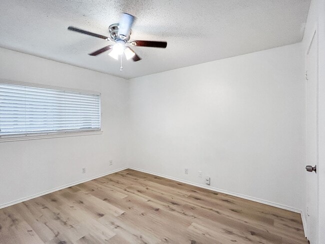 Building Photo - Inviting Northwest San Antonio Home - Fireplace, Office Flex, & Mature Trees