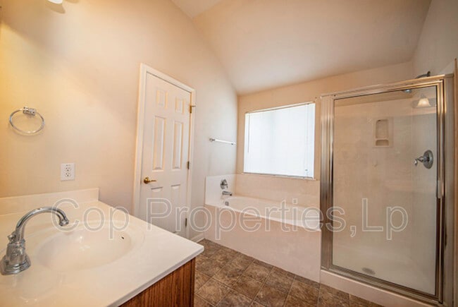 Building Photo - 8422 Whitebrush